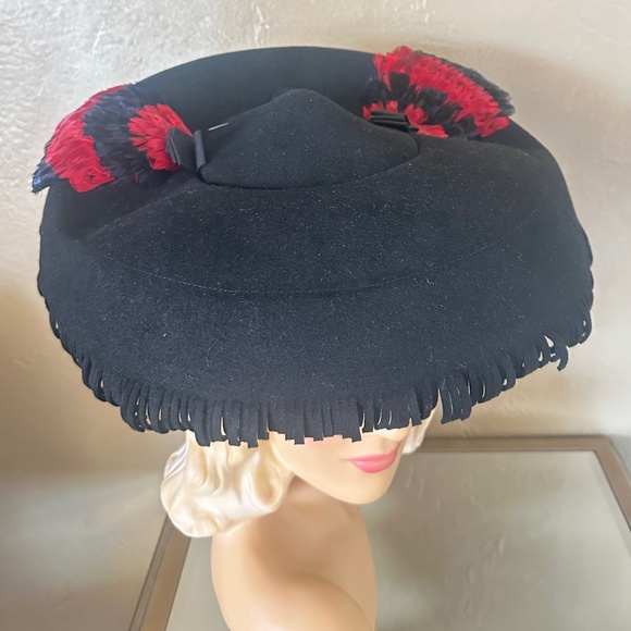 SOPHISTICATED 1940\'s BLACK FELT WIDE FRINGED BRIM HAT + RED/BLACK FEATHER TRIM - main image 16